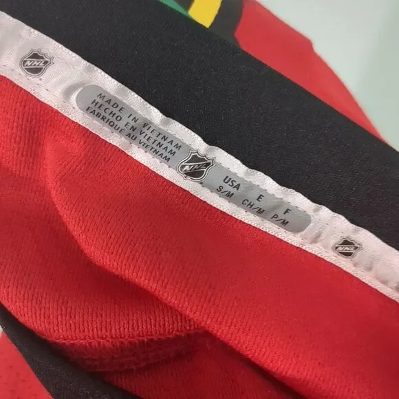 NHL Red Blackhawks Women's Jersey - Picture 5 of 6